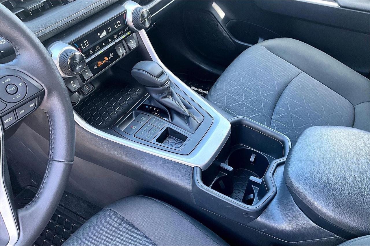 2025 Toyota RAV4 XLE AWD   SUNROOF   HEAT SEAT/STEER   ADAPT CRUISE Photo