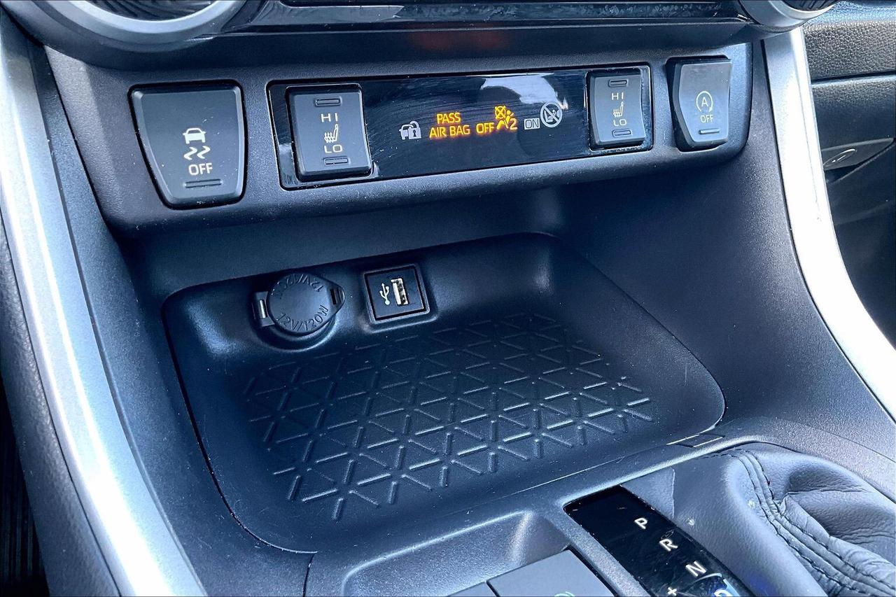 2025 Toyota RAV4 XLE AWD   SUNROOF   HEAT SEAT/STEER   ADAPT CRUISE Photo
