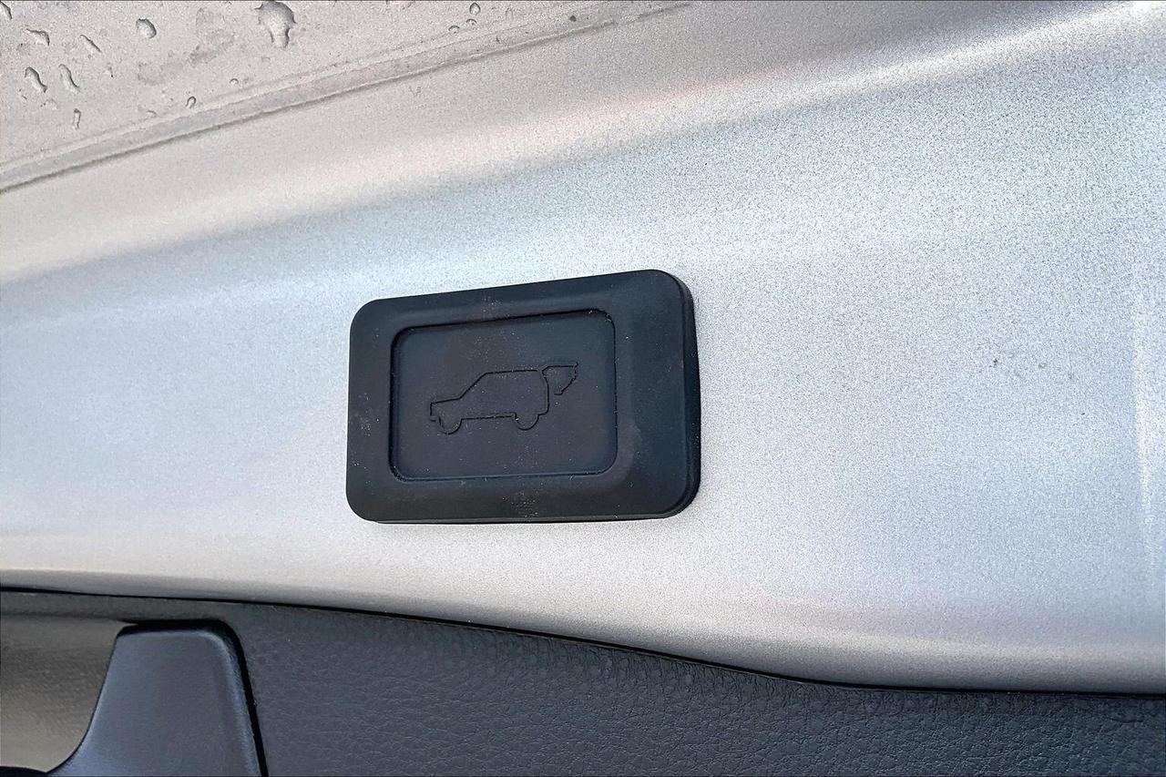 2025 Toyota RAV4 XLE AWD   SUNROOF   HEAT SEAT/STEER   ADAPT CRUISE Photo