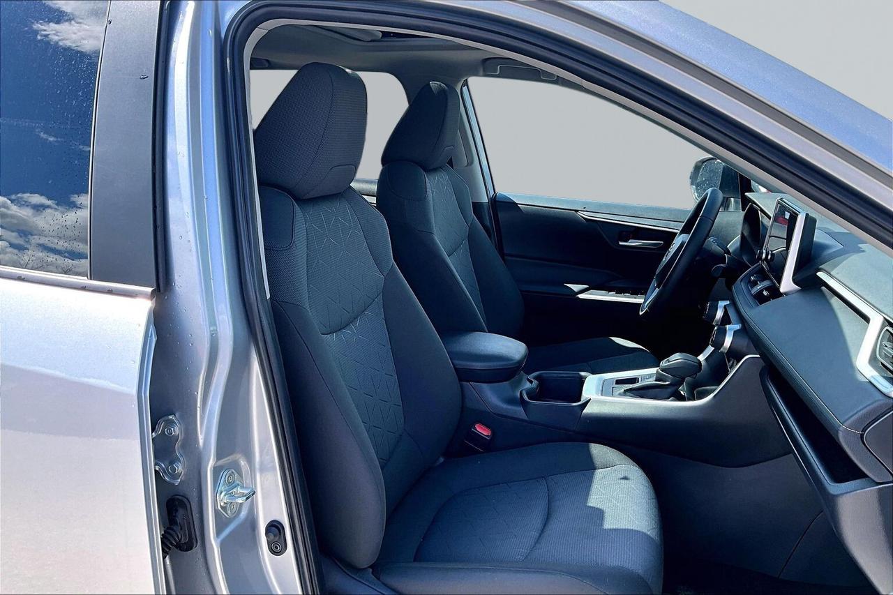 2025 Toyota RAV4 XLE AWD   SUNROOF   HEAT SEAT/STEER   ADAPT CRUISE Photo