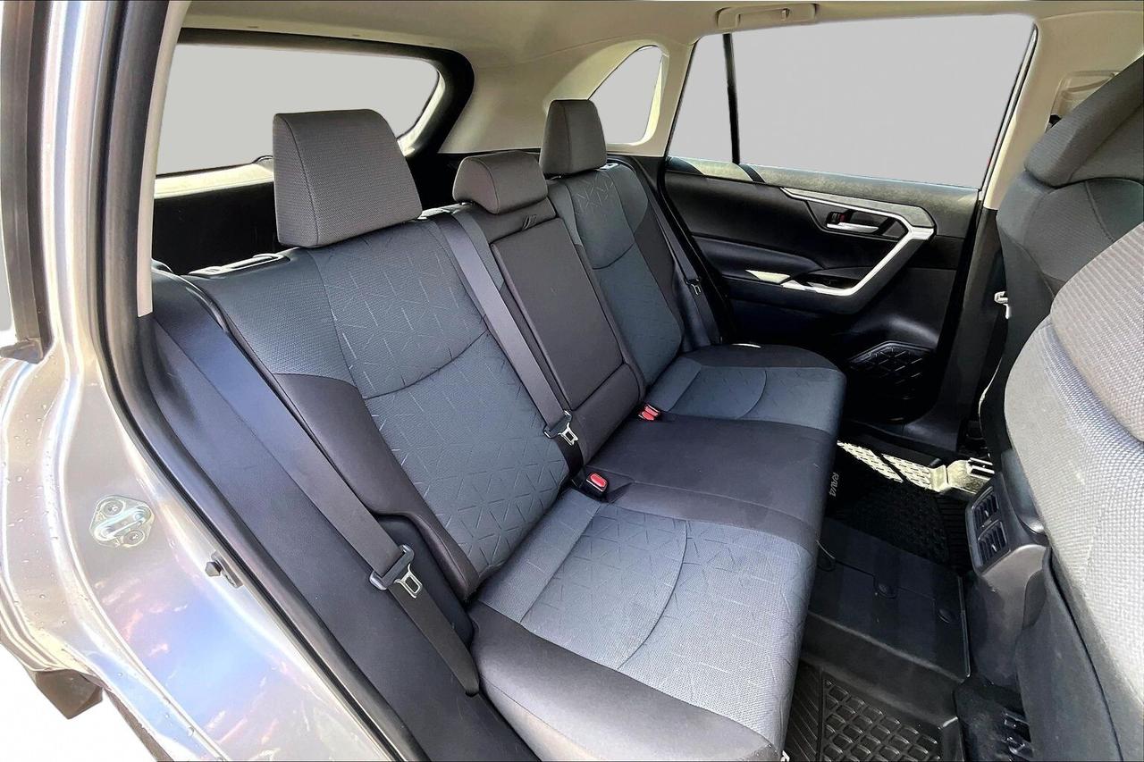 2025 Toyota RAV4 XLE AWD   SUNROOF   HEAT SEAT/STEER   ADAPT CRUISE Photo