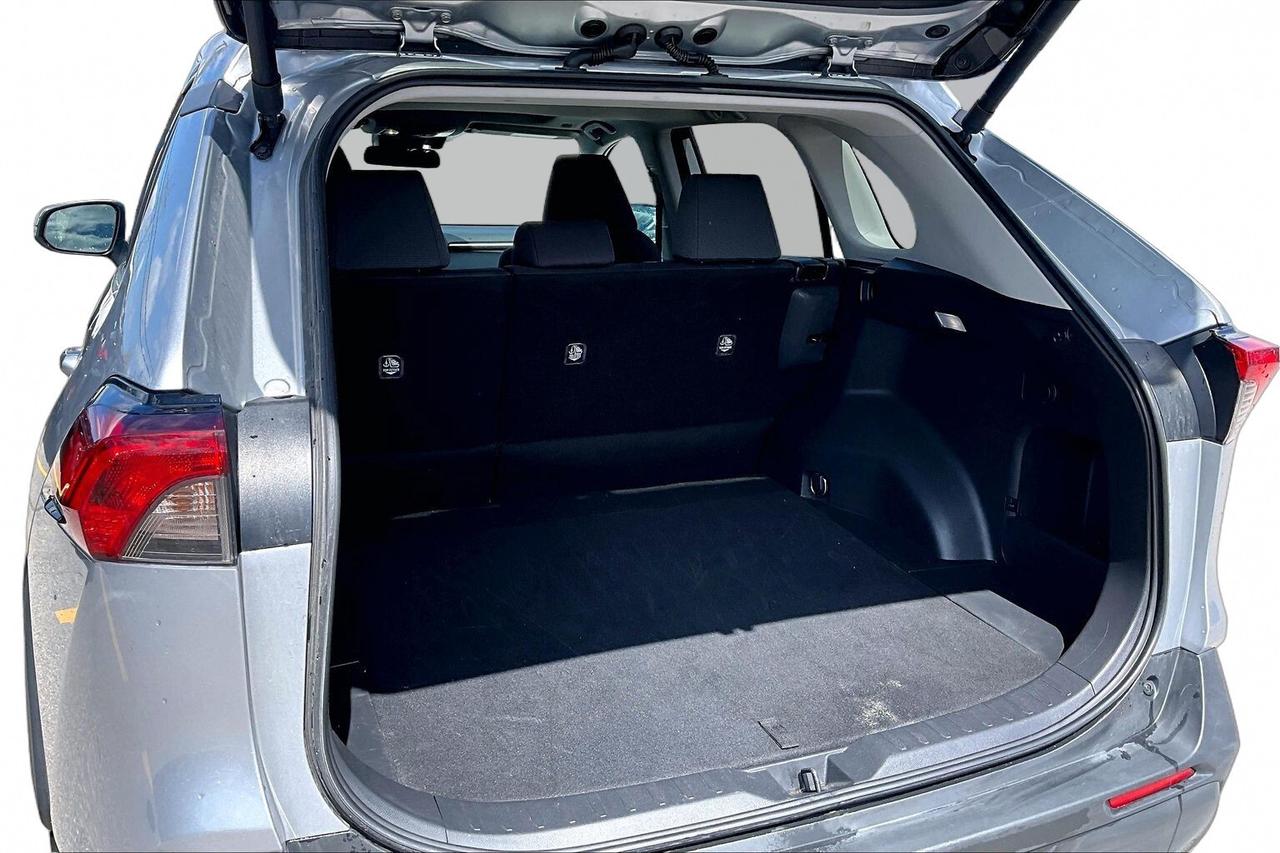 2025 Toyota RAV4 XLE AWD   SUNROOF   HEAT SEAT/STEER   ADAPT CRUISE Photo