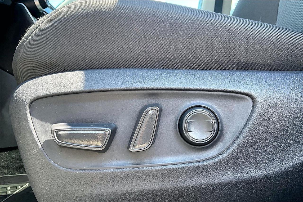 2025 Toyota RAV4 XLE AWD   SUNROOF   HEAT SEAT/STEER   ADAPT CRUISE Photo