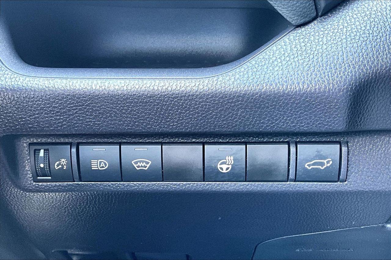 2025 Toyota RAV4 XLE AWD   SUNROOF   HEAT SEAT/STEER   ADAPT CRUISE Photo