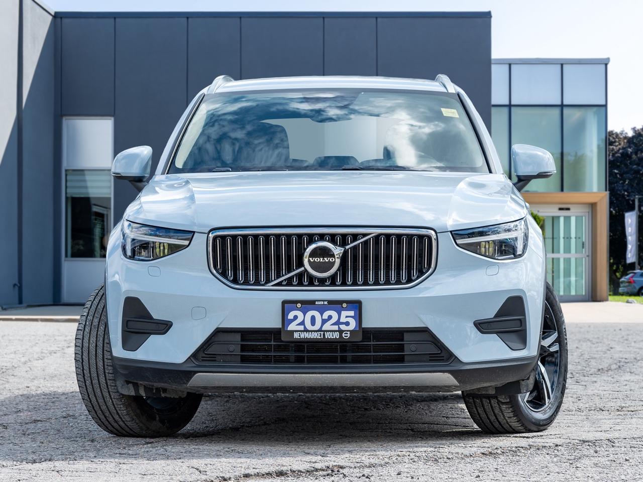 2025 Volvo XC40 B5 AWD Core  CPO FINANCE RATE 3.49%* UPTO 84 MONTH Photo