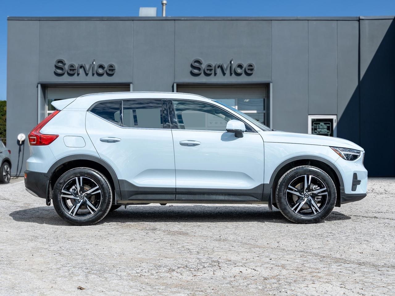 2025 Volvo XC40 B5 AWD Core  CPO FINANCE RATE 3.49%* UPTO 84 MONTH Photo