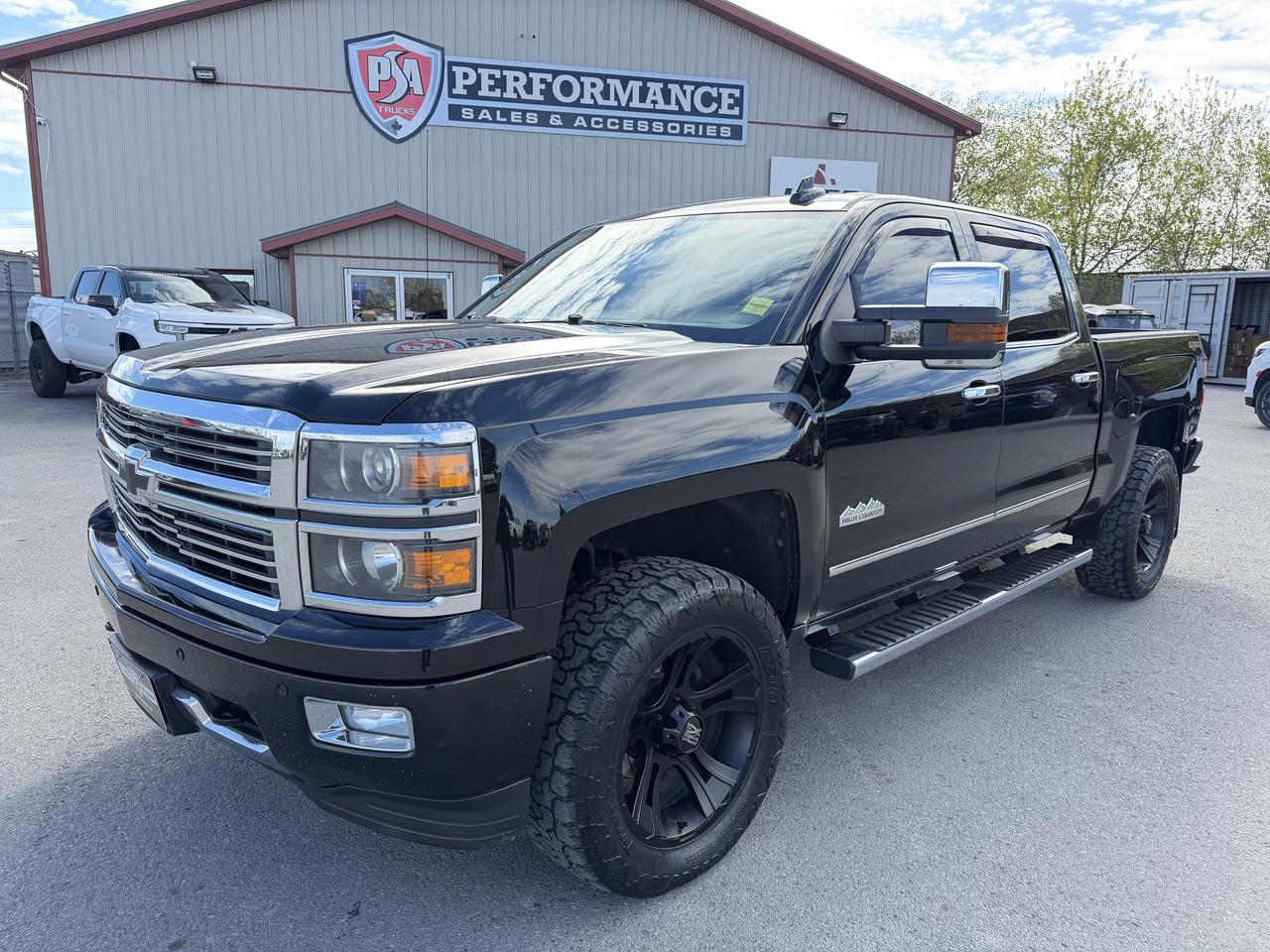 2015 Chevrolet Silverado 1500 4WD Crew Cab 143.5  High Country Photo0
