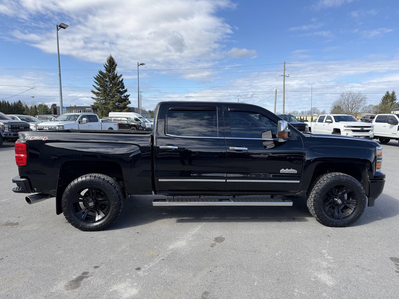 2015 Chevrolet Silverado 1500 4WD Crew Cab 143.5  High Country Photo