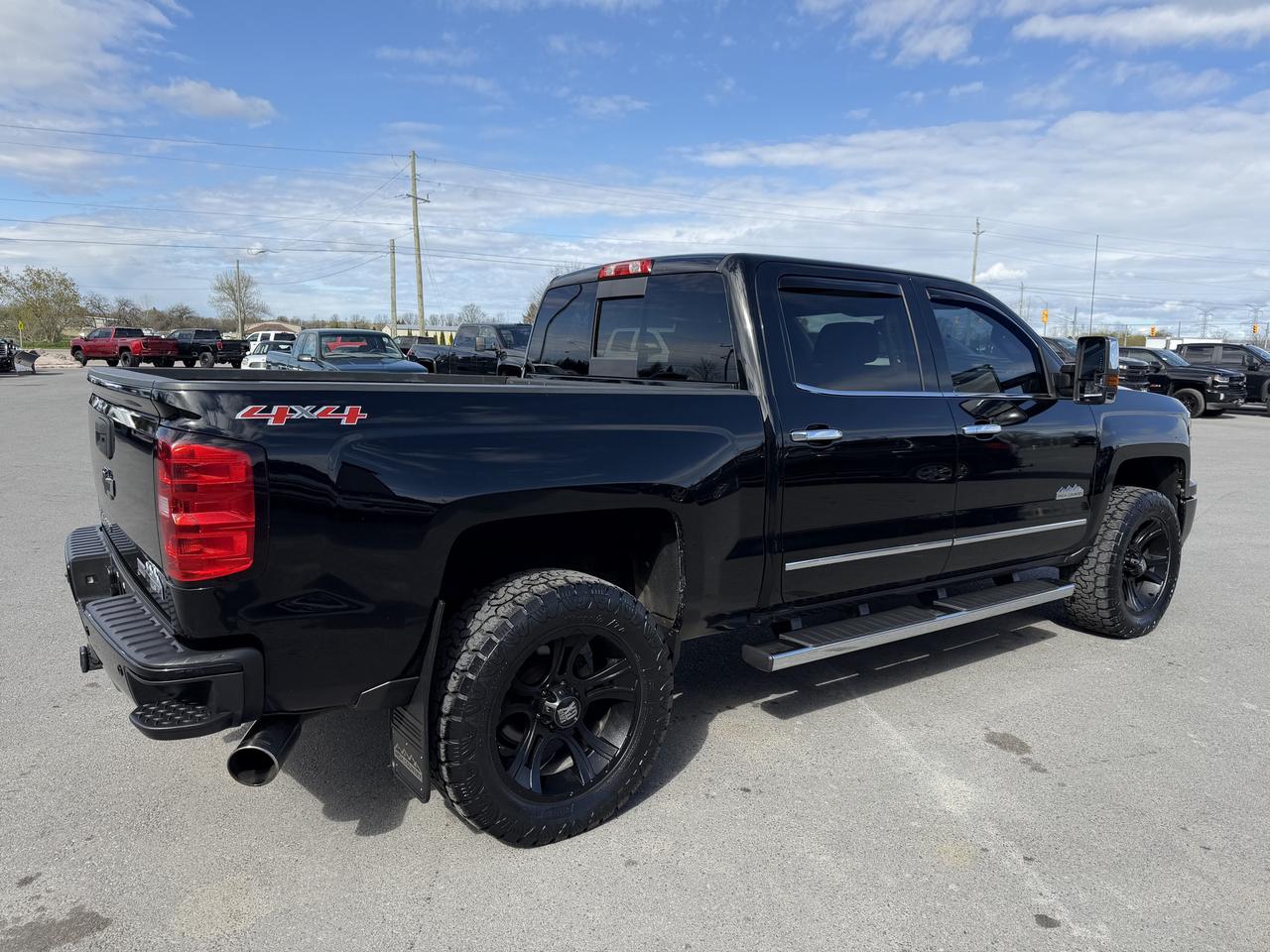 2015 Chevrolet Silverado 1500 4WD Crew Cab 143.5  High Country Photo