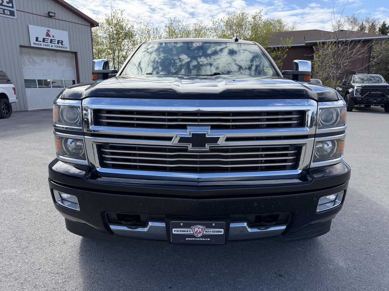 2015 Chevrolet Silverado 1500 4WD Crew Cab 143.5  High Country Photo