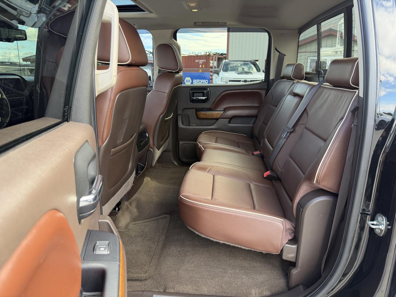 2015 Chevrolet Silverado 1500 4WD Crew Cab 143.5  High Country Photo