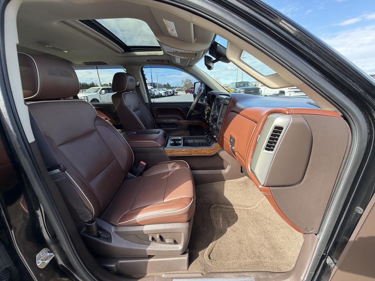 2015 Chevrolet Silverado 1500 4WD Crew Cab 143.5  High Country Photo