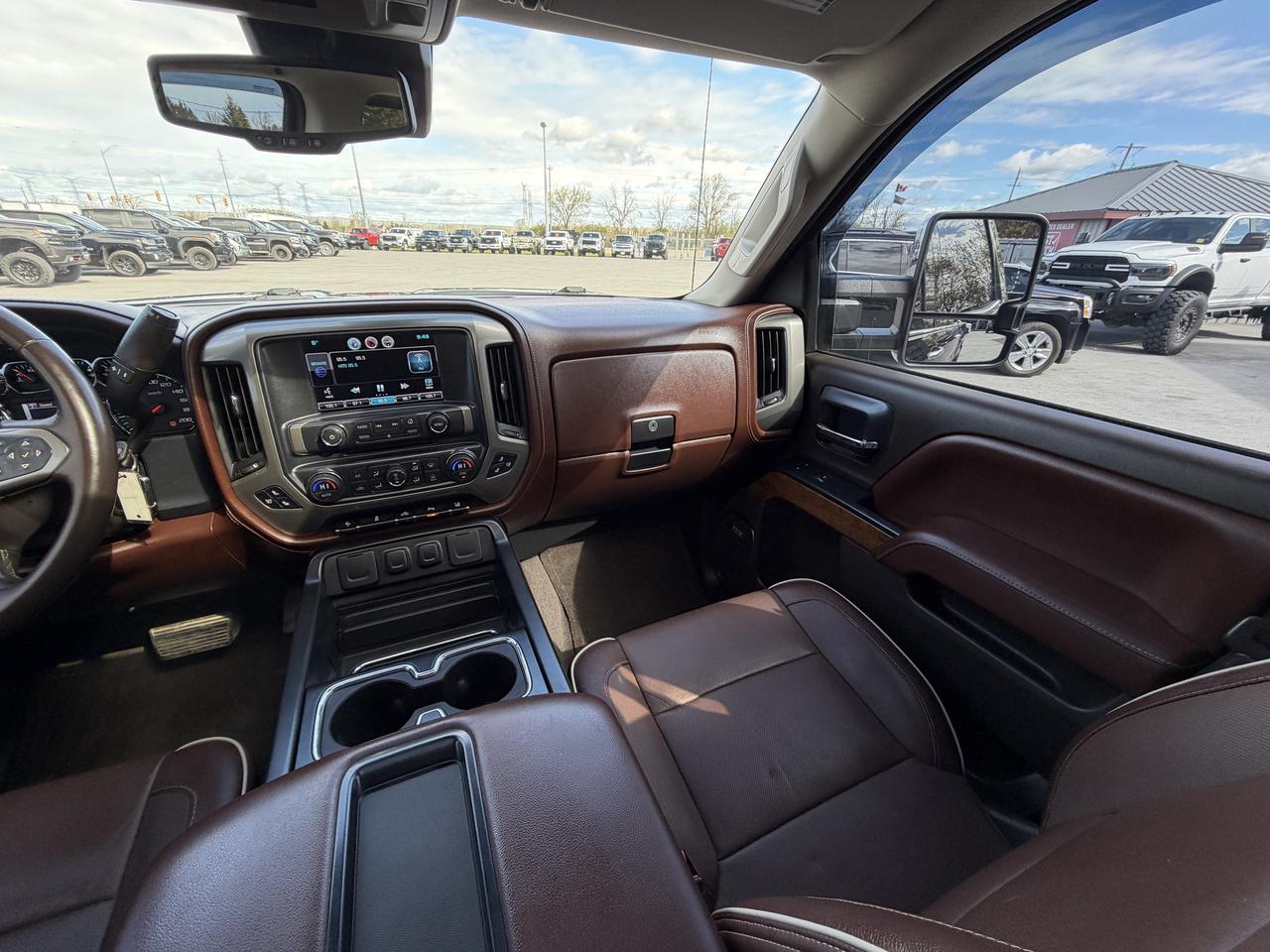 2015 Chevrolet Silverado 1500 4WD Crew Cab 143.5  High Country Photo