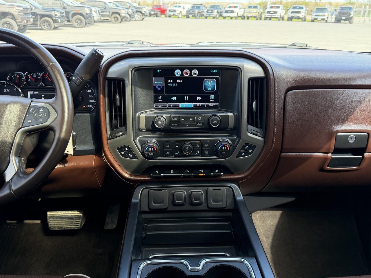 2015 Chevrolet Silverado 1500 4WD Crew Cab 143.5  High Country Photo