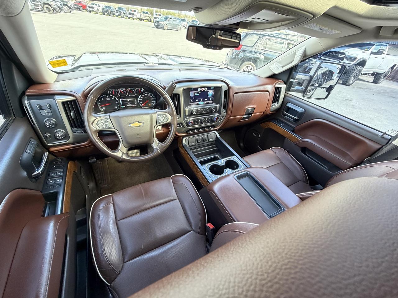 2015 Chevrolet Silverado 1500 4WD Crew Cab 143.5  High Country Photo