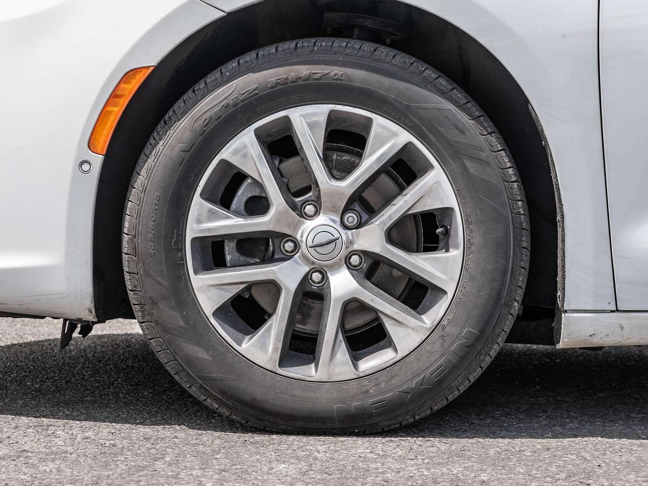 2024 Chrysler Pacifica PINNACLE  HYBRID  LOW KMS Photo