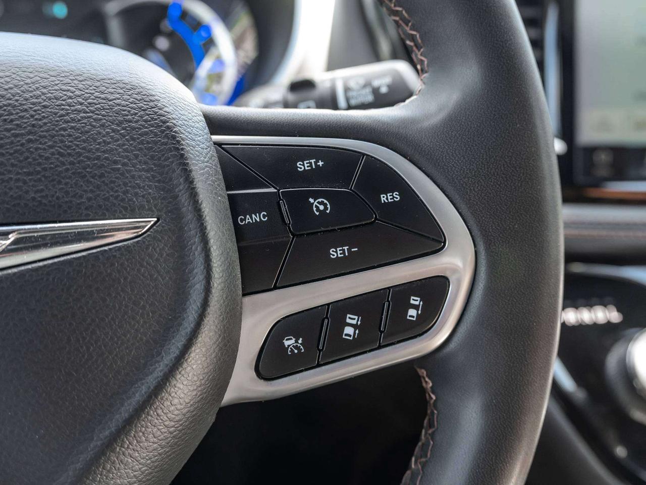 2024 Chrysler Pacifica PINNACLE  HYBRID  LOW KMS Photo