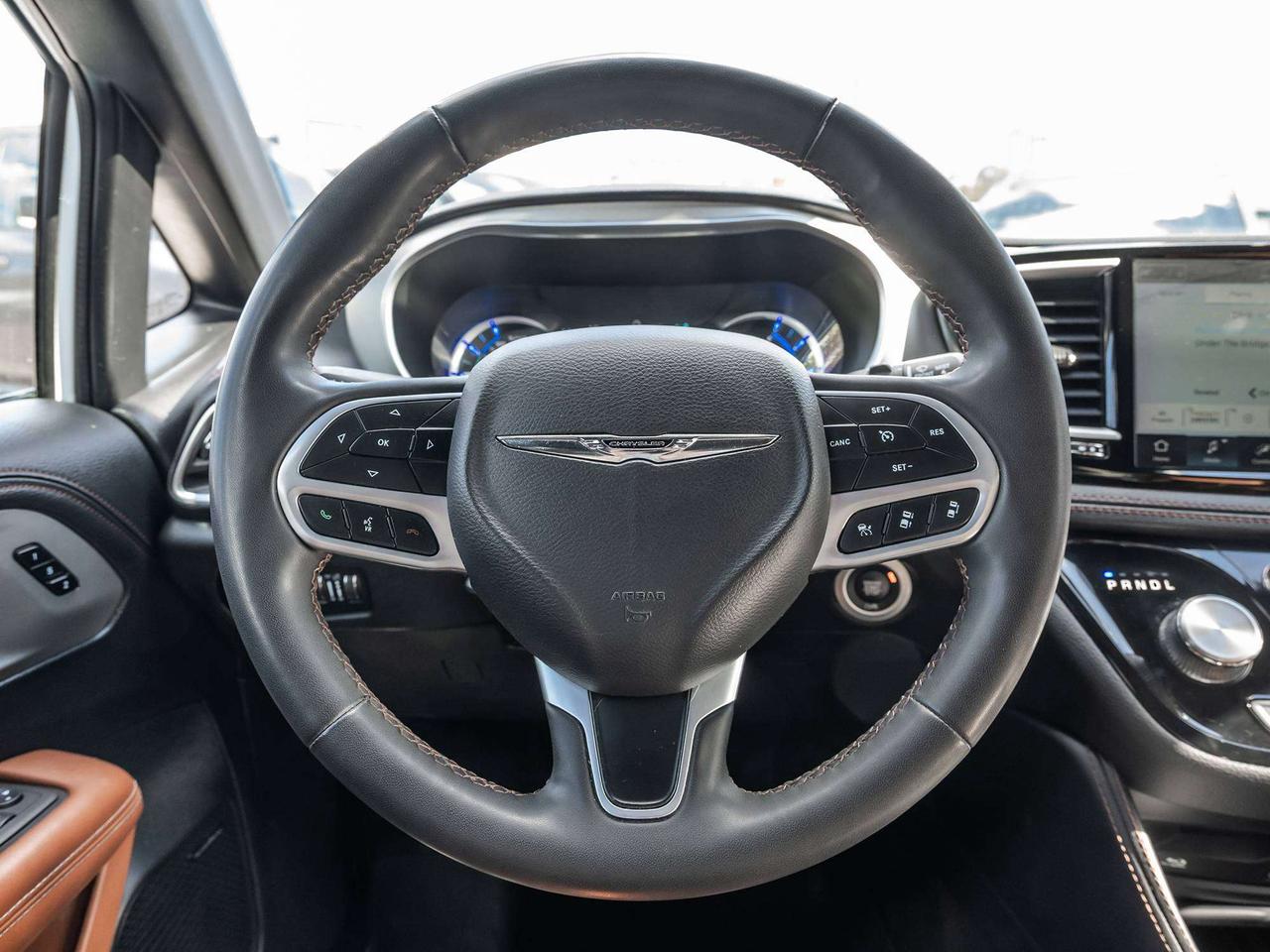 2024 Chrysler Pacifica PINNACLE  HYBRID  LOW KMS Photo