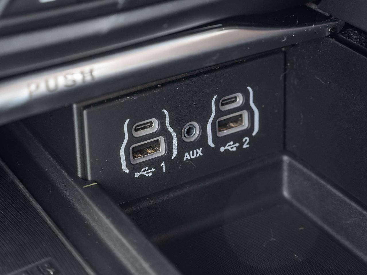 2024 Chrysler Pacifica PINNACLE  HYBRID  LOW KMS Photo
