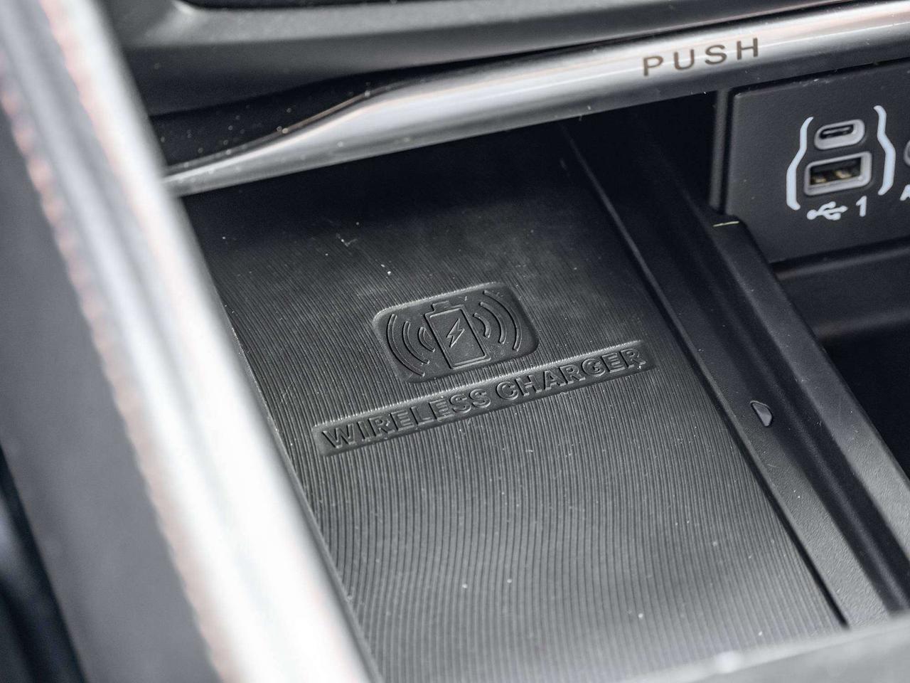 2024 Chrysler Pacifica PINNACLE  HYBRID  LOW KMS Photo
