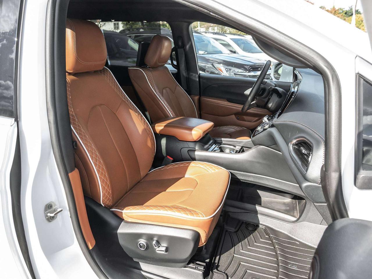 2024 Chrysler Pacifica PINNACLE  HYBRID  LOW KMS Photo
