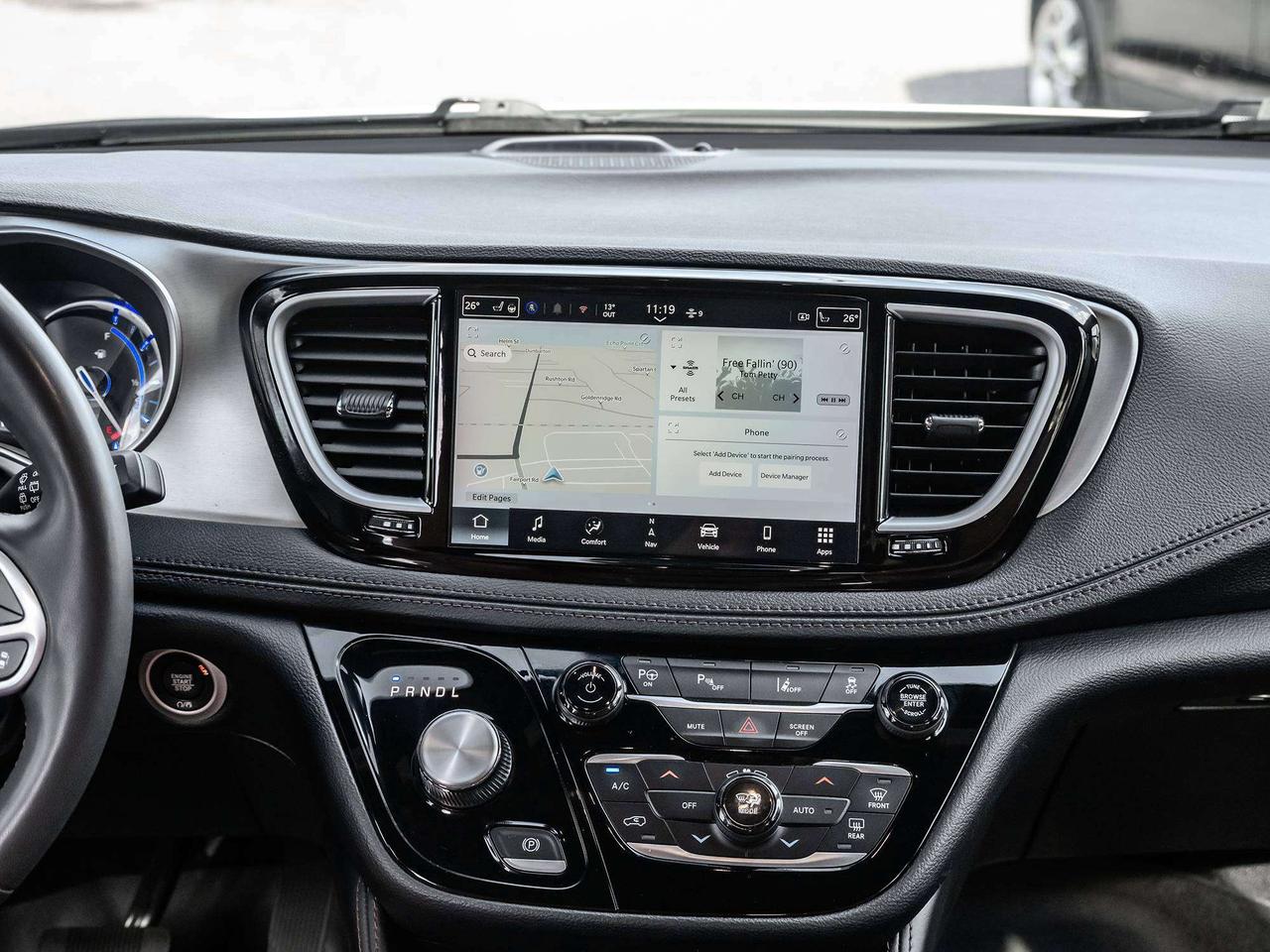 2024 Chrysler Pacifica PINNACLE  HYBRID  LOW KMS Photo