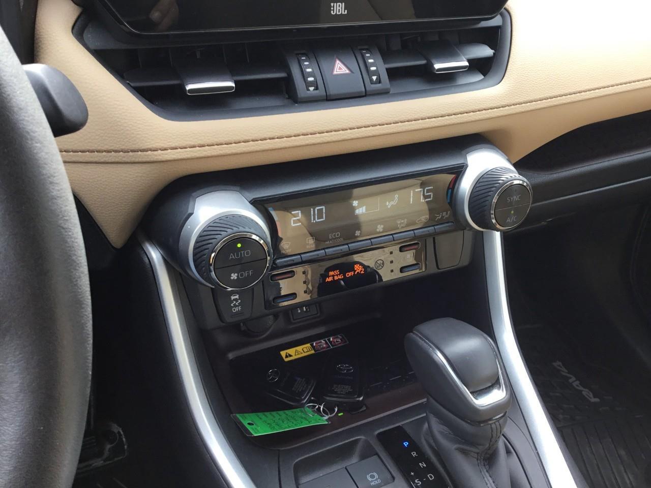 2023 Toyota RAV4 Hybrid Limited Photo