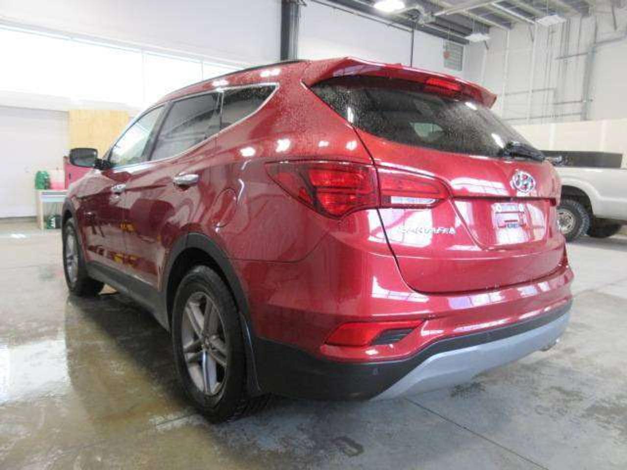 2018 Hyundai Santa Fe LUXURY AWD, NAV, ROOF, HTD. LEATHER, 110K! Photo4
