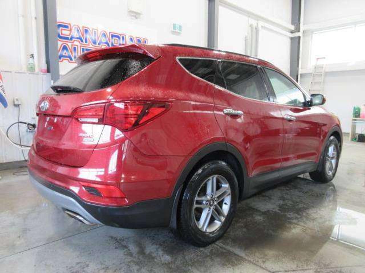 2018 Hyundai Santa Fe LUXURY AWD, NAV, ROOF, HTD. LEATHER, 110K! Photo