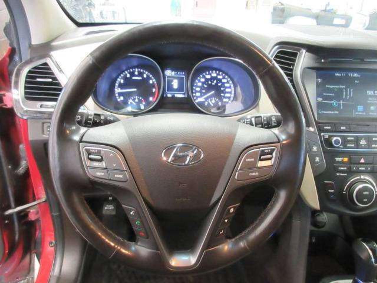 2018 Hyundai Santa Fe LUXURY AWD, NAV, ROOF, HTD. LEATHER, 110K! Photo