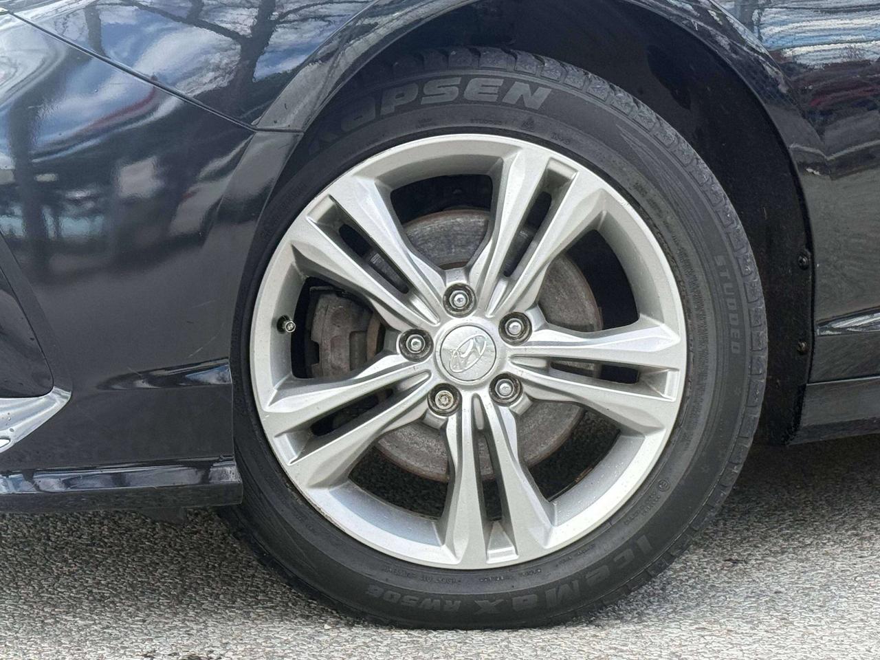 2019 Hyundai Sonata Preferred l FWD l 2.5L l 4Cyl l BSM l Remote Start Photo3