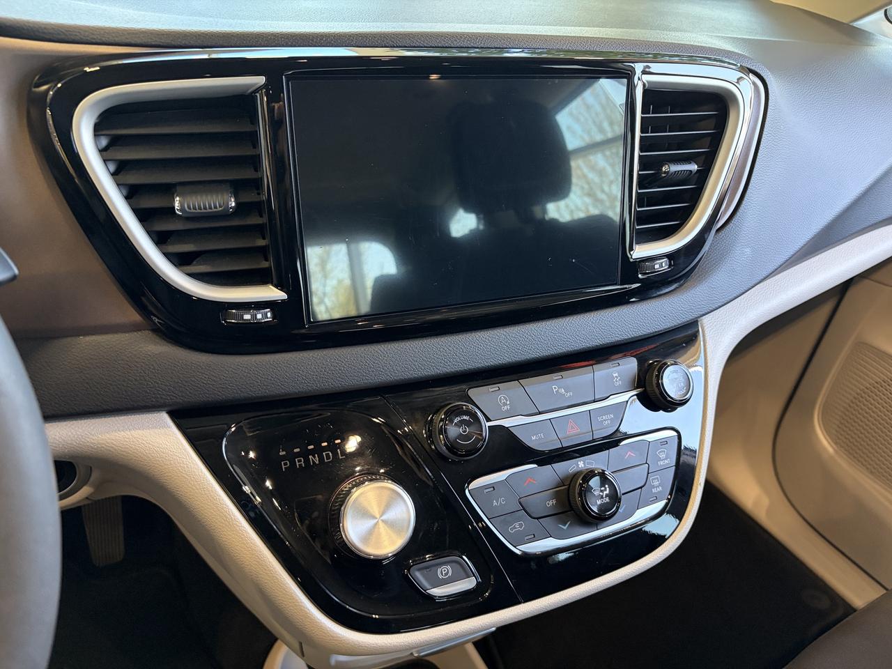 2024 Chrysler Grand Caravan SXT Photo