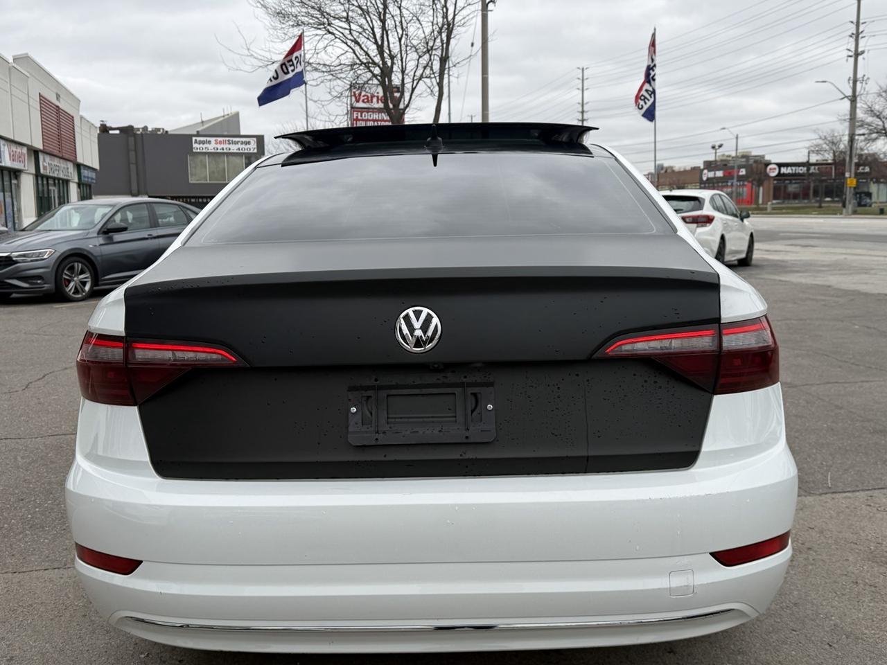 2021 Volkswagen Jetta Highline   Sunroof   Blind Spot   Leather Photo2