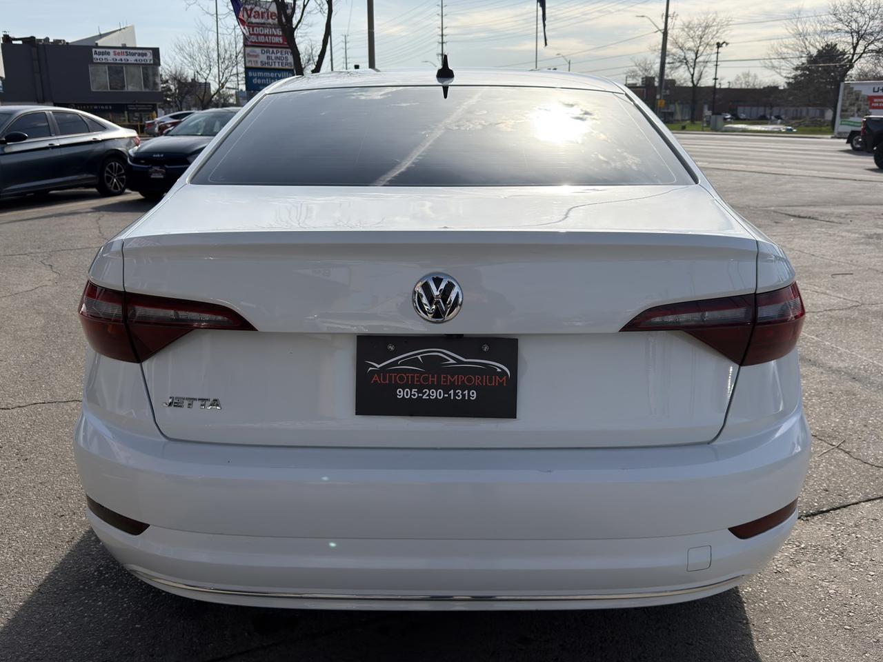 2021 Volkswagen Jetta Highline Pearl White   Sunroof   Leather   Push St Photo