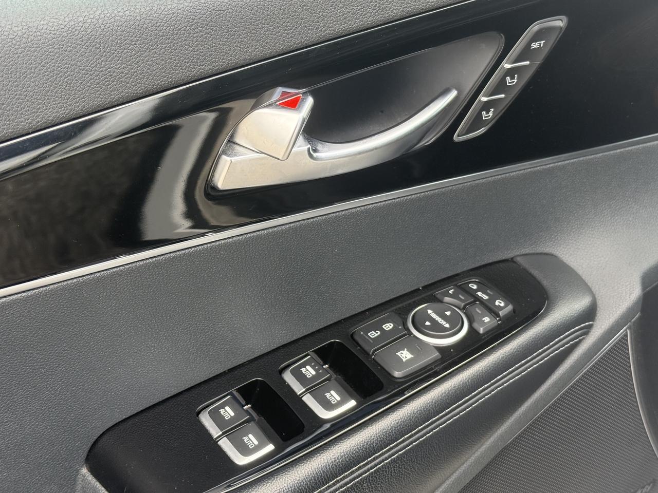 2018 Kia Sorento No Accidents l SX l V6 l AWD l 3.3L l Panoramic Photo