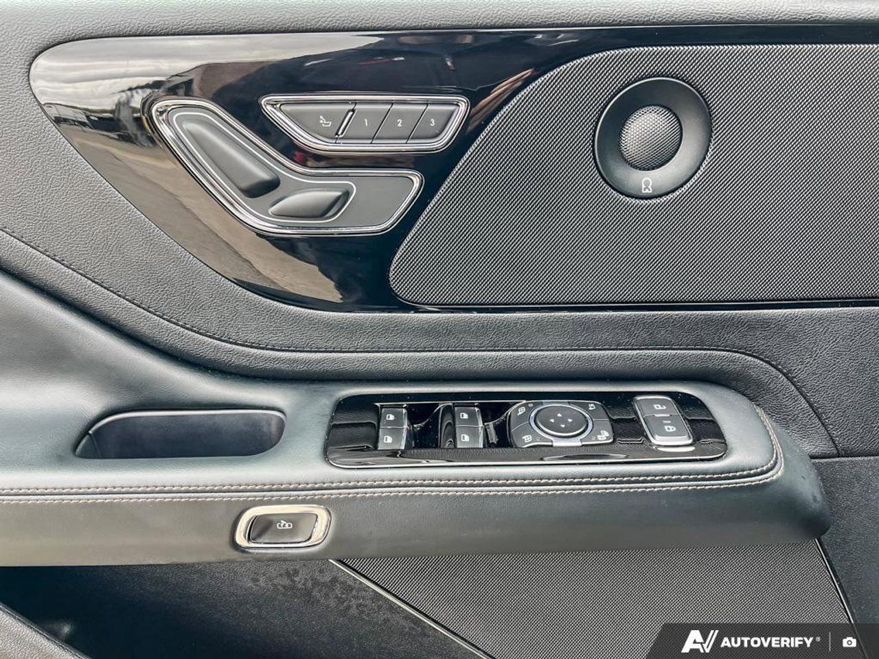 2025 Lincoln Aviator Reserve   200A   MOONROOF   HTD FRNT SEATS Photo