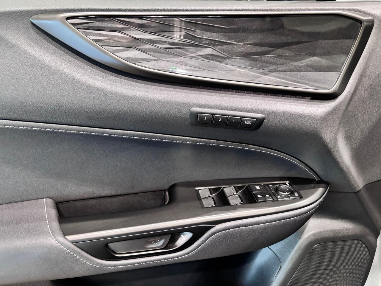 2026 Lexus NX 350 LUXURY PACKAGE - 1 OWNER Photo