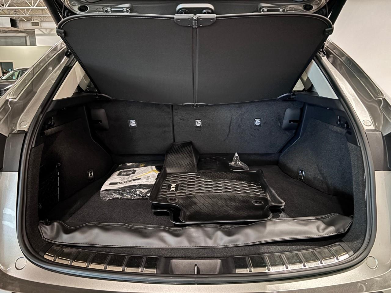 2026 Lexus NX 350 LUXURY PACKAGE - 1 OWNER Photo