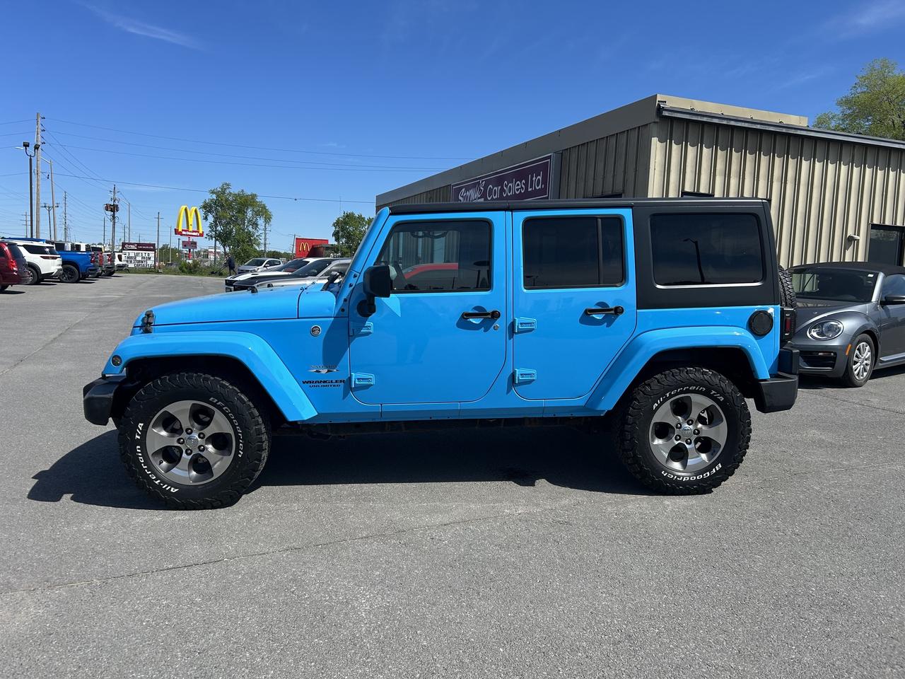 2017 Jeep WRANGLER UNLIMITED Sahara  ** CALL NAPANEE 613-354-2100 Photo