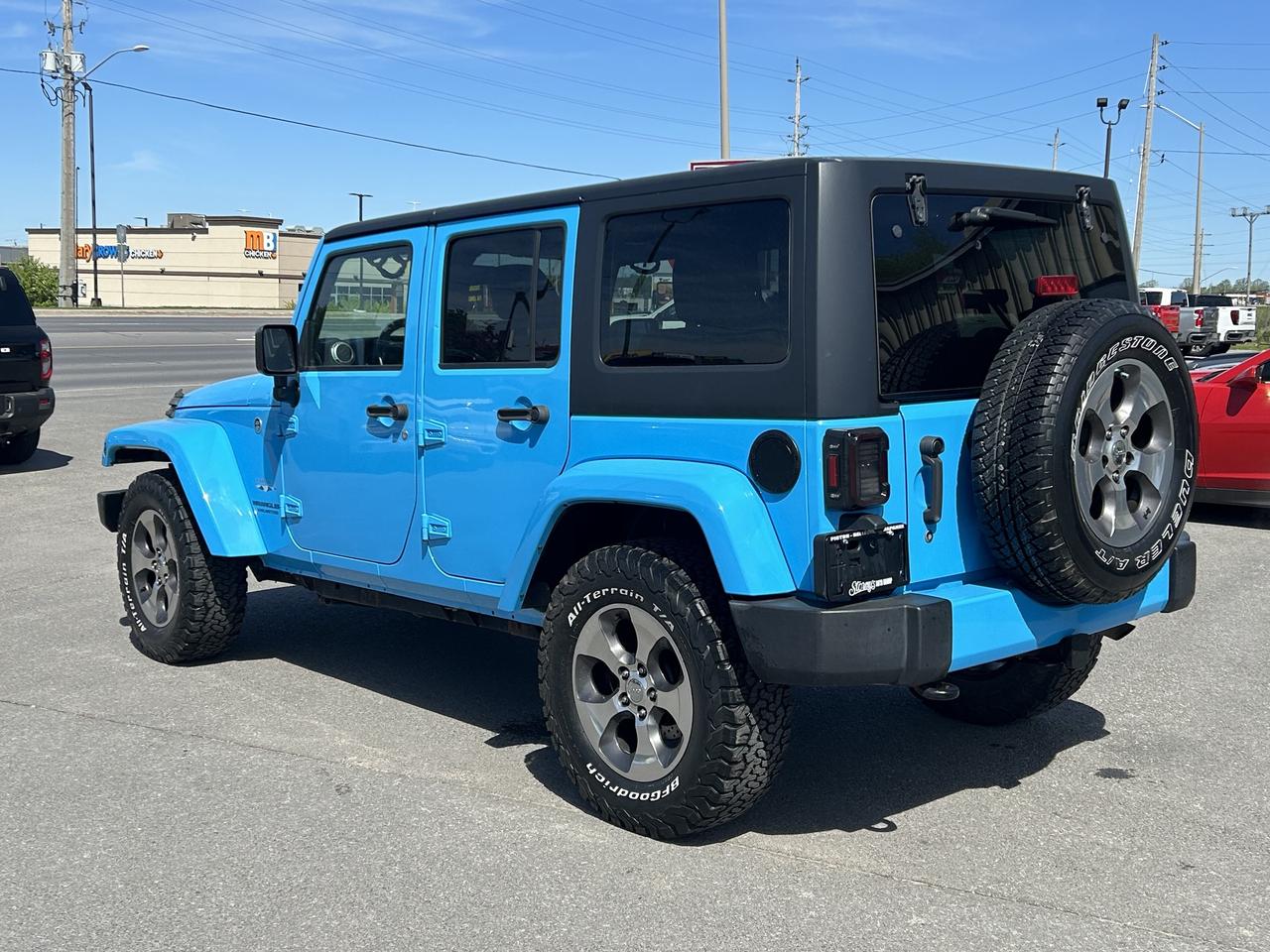 2017 Jeep WRANGLER UNLIMITED Sahara  ** CALL NAPANEE 613-354-2100 Photo