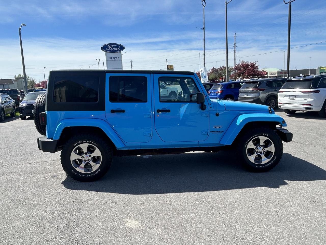 2017 Jeep WRANGLER UNLIMITED Sahara  ** CALL NAPANEE 613-354-2100 Photo