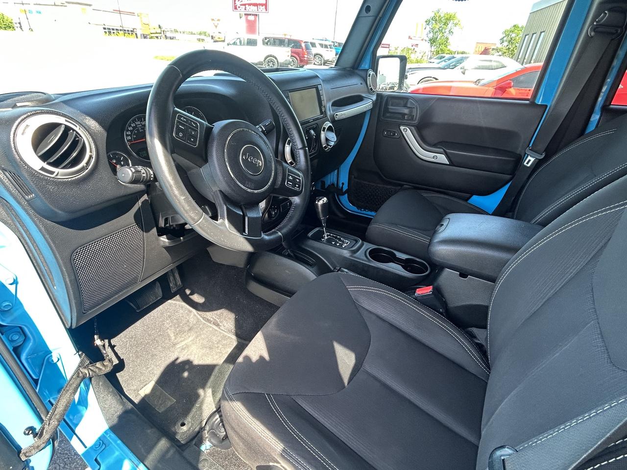 2017 Jeep WRANGLER UNLIMITED Sahara  ** CALL NAPANEE 613-354-2100 Photo