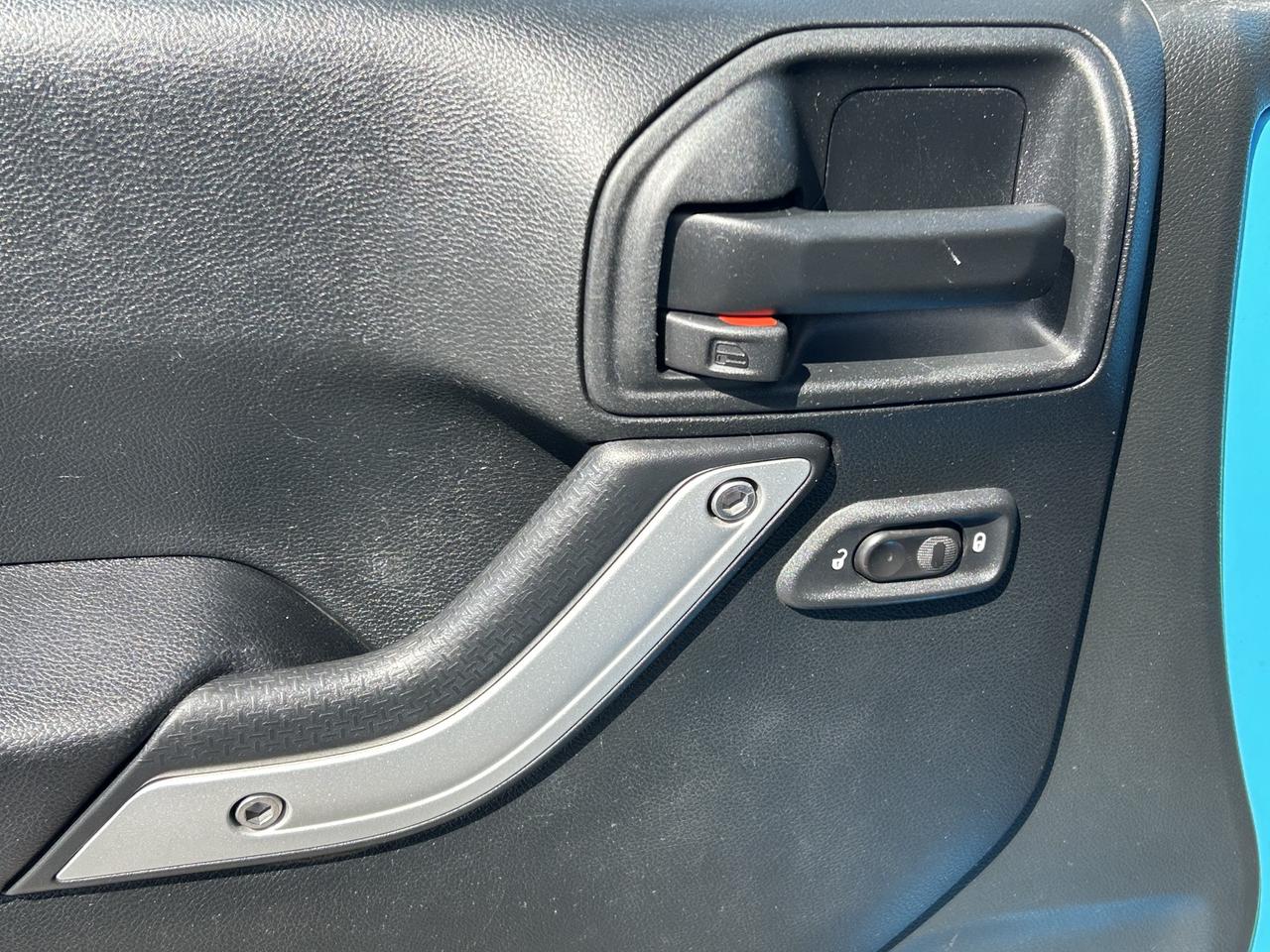 2017 Jeep WRANGLER UNLIMITED Sahara  ** CALL NAPANEE 613-354-2100 Photo