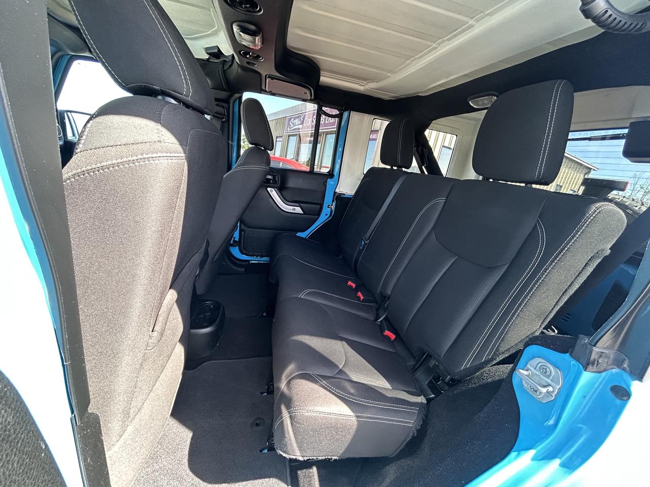 2017 Jeep WRANGLER UNLIMITED Sahara  ** CALL NAPANEE 613-354-2100 Photo