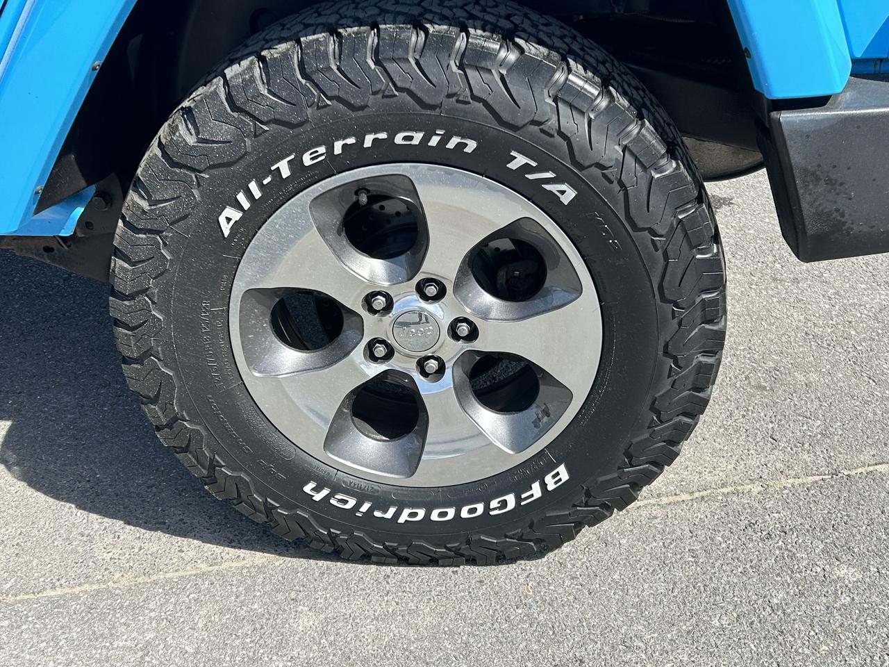 2017 Jeep WRANGLER UNLIMITED Sahara  ** CALL NAPANEE 613-354-2100 Photo