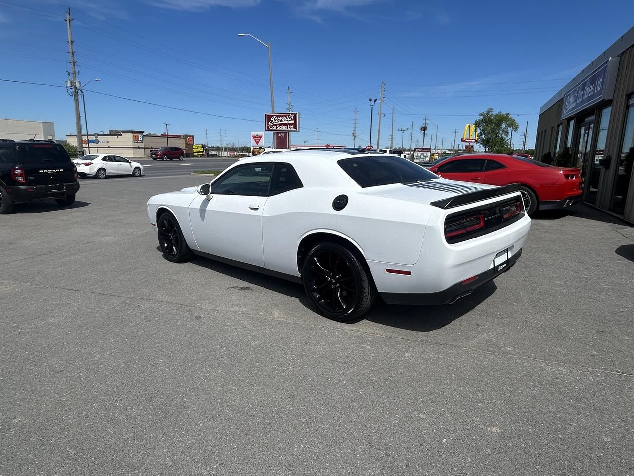 2017 Dodge Challenger SXT Plus LEATHER SUNROOF CALL NAPANEE 613-354-2100 Photo