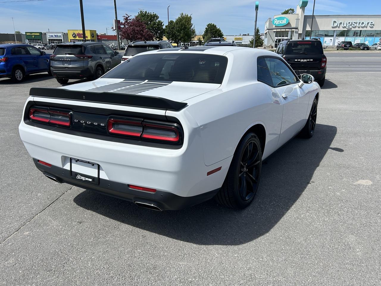 2017 Dodge Challenger SXT Plus LEATHER SUNROOF CALL NAPANEE 613-354-2100 Photo