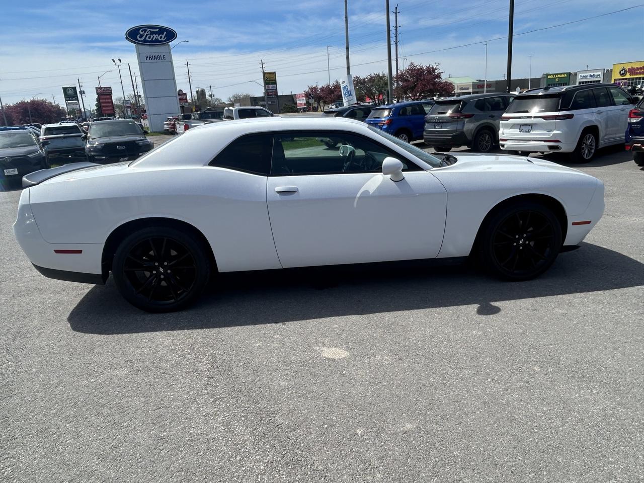 2017 Dodge Challenger SXT Plus LEATHER SUNROOF CALL NAPANEE 613-354-2100 Photo