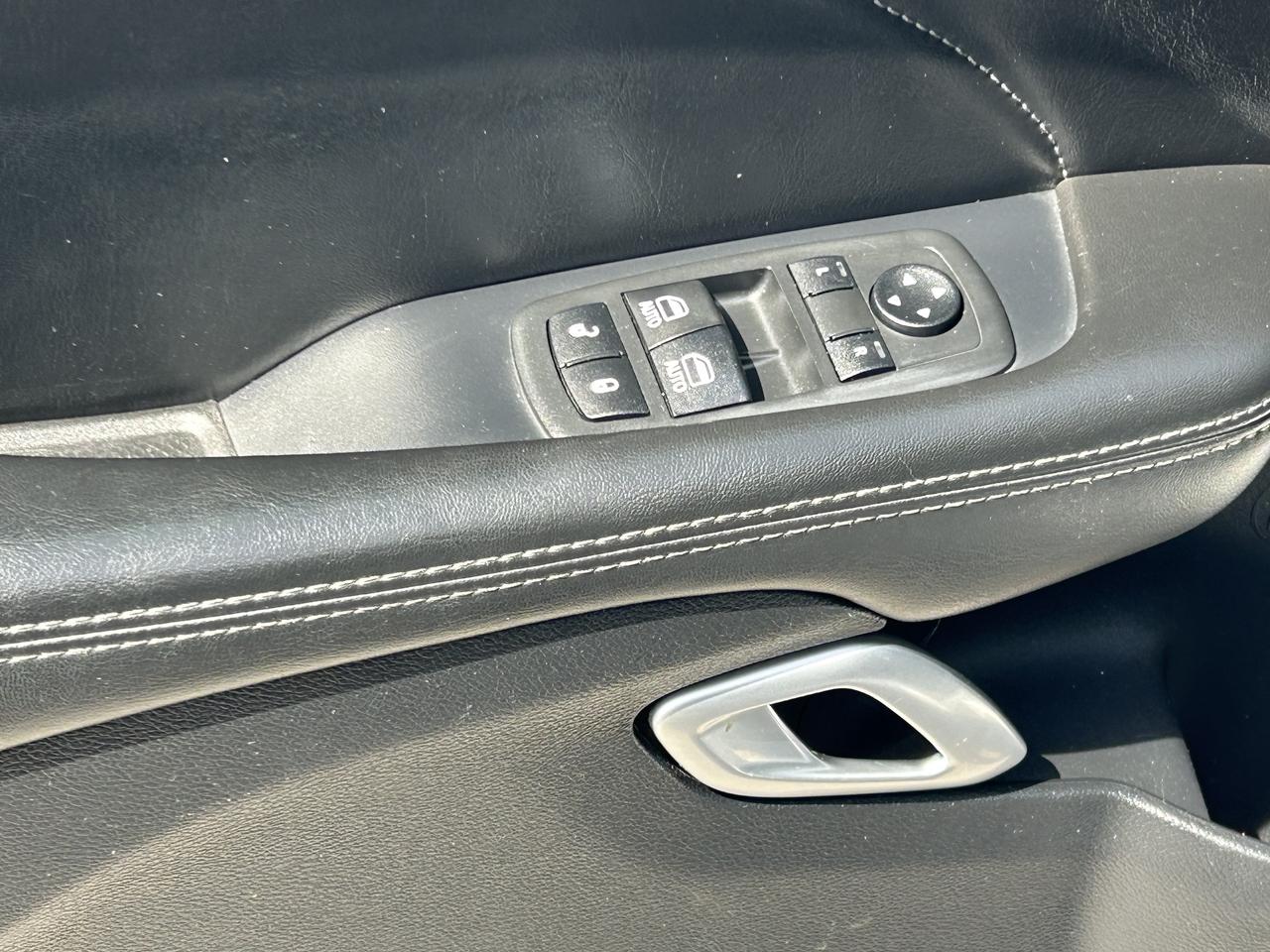 2017 Dodge Challenger SXT Plus LEATHER SUNROOF CALL NAPANEE 613-354-2100 Photo