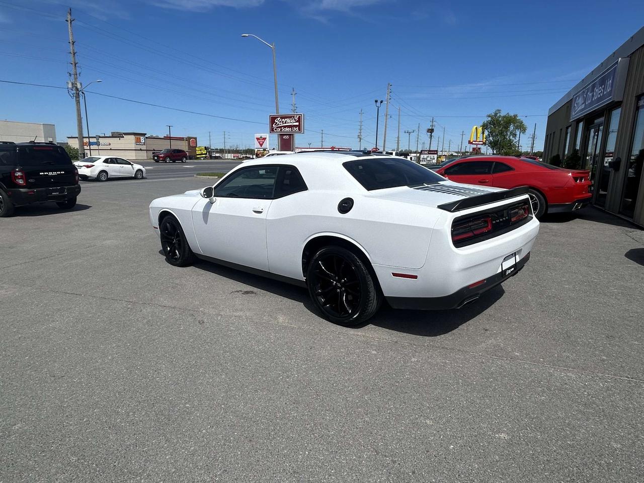2017 Dodge Challenger SXT Plus LEATHER SUNROOF CALL NAPANEE 613-354-2100 Photo